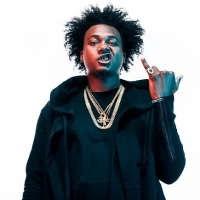 Que ft. Manman Savage – “Handle My Business”